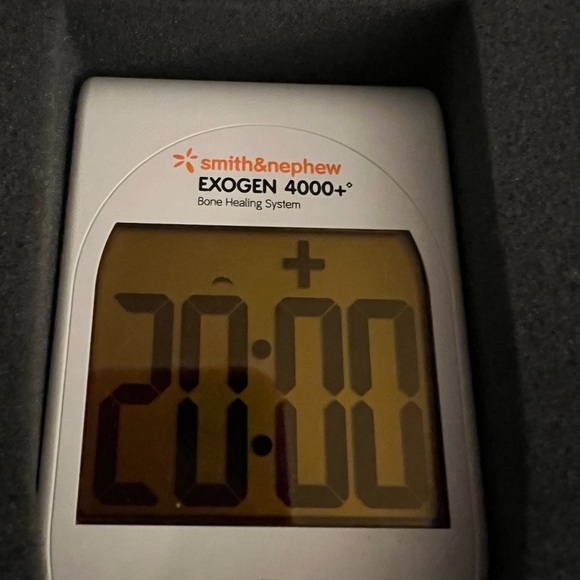 EXOGEN Bone Healing System 4000+ Includes Case, Device, Gel Excellent Condition - Picture 4 of 16